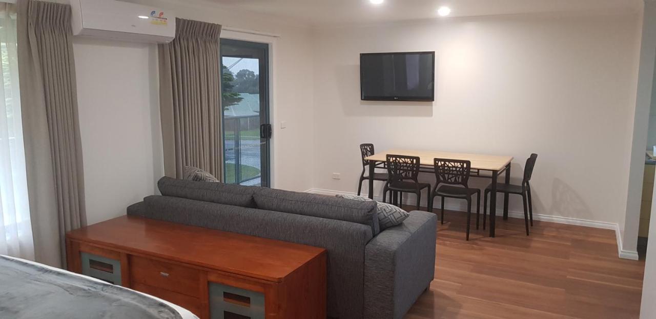 Phillip Island Off-Track Accommodation Cowes Exterior photo
